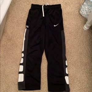 Boys medium Nike elite sweatpants